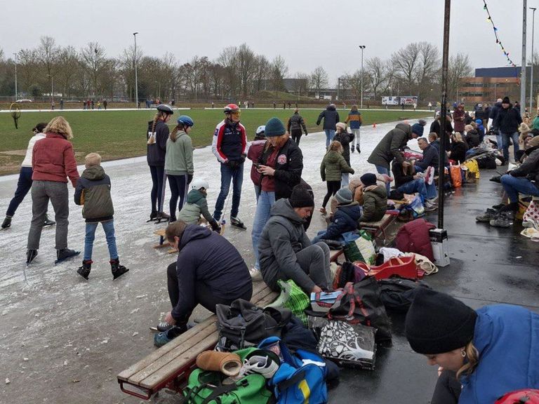 Schaatsers profiteren van natuurijs op derde kerstdag in Nederland
