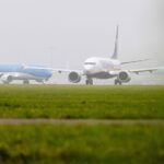 Schiphol mag twee jaar doorvliegen zonder natuurvergunning voor kabinet