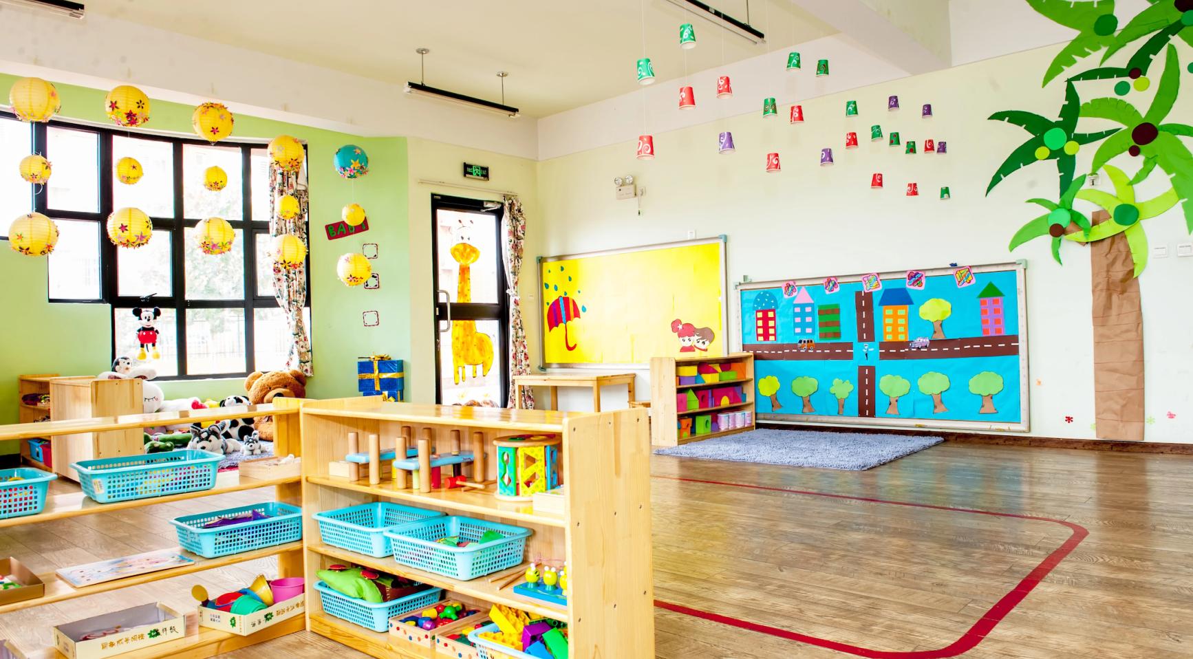 Steeds meer Amsterdamse kinderen blijven thuis door gebrek aan geschikt onderwijs