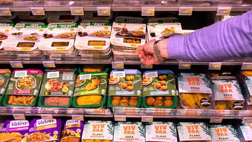 Supermarkten pleiten voor behoud van vegaburgers en plantaardige worst