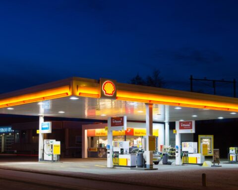 Tankstations in Nederland verhogen voorraden перед повышением акциза в январе