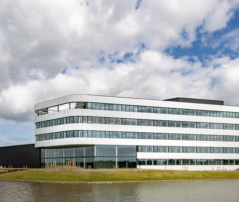 Textielondernemer Mitch Smulders koopt voormalig kantoor van Roompot in Goes voor 7,87 miljoen euro