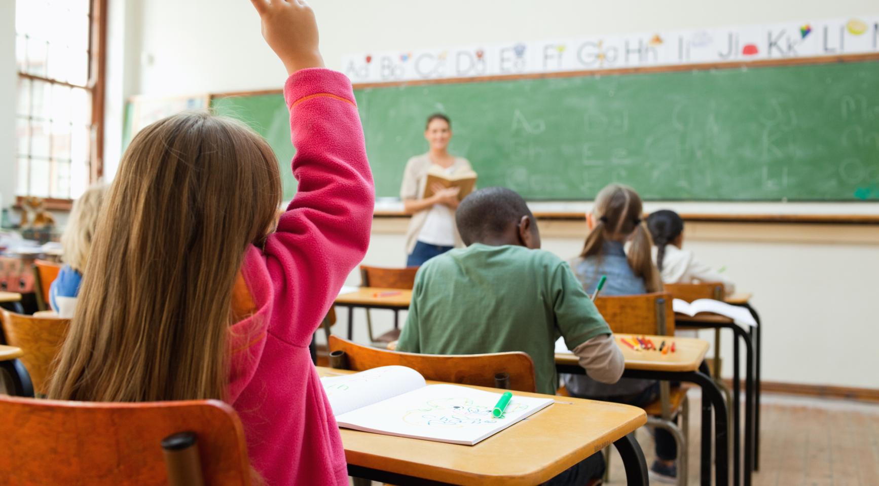 Tweede Kamer keurt wet goed для улучшения чтения, письма и математики в школах