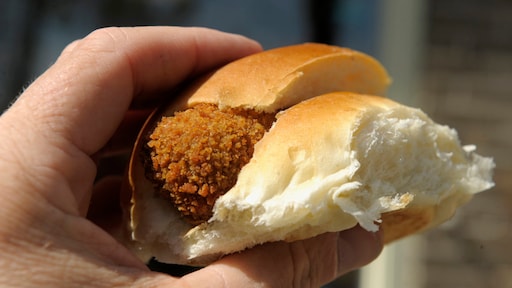 Van dure broodjes tot vals overlijden: de 10 meest vreemde ontslagzaken