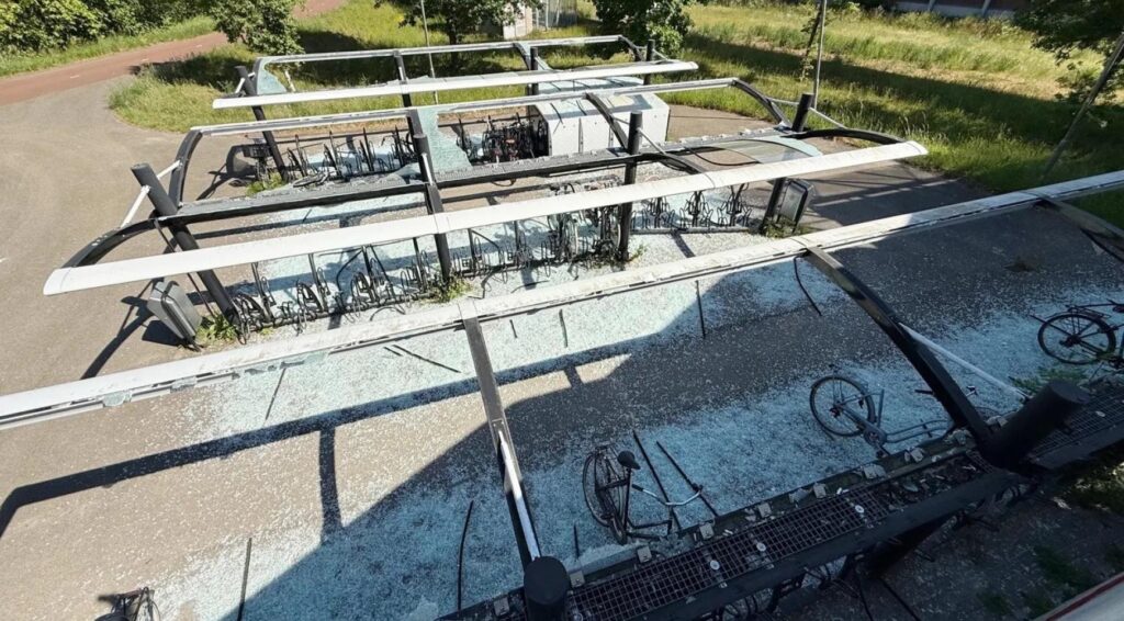 Vandalisme op Nederlandse stations daalt, kosten blijven echter boven de 3 miljoen euro