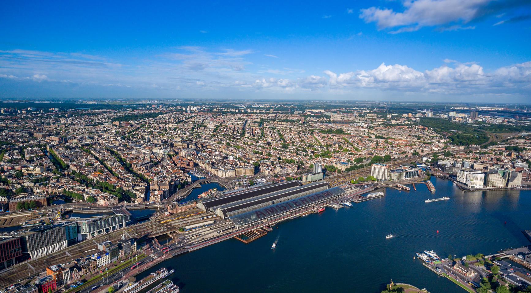 Volt Amsterdam stelt drijvend studentencampus en jeugdherzieningen voor