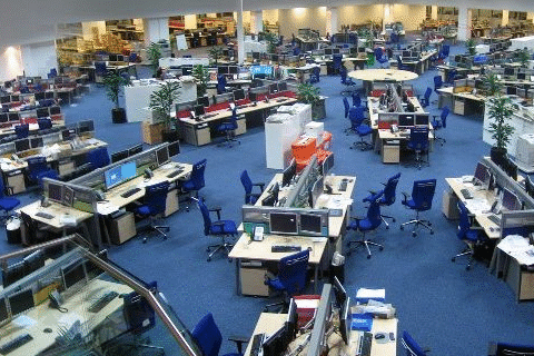 Werknemers in Nederland gaan in 2025 gemiddeld een halve dag extra naar kantoor