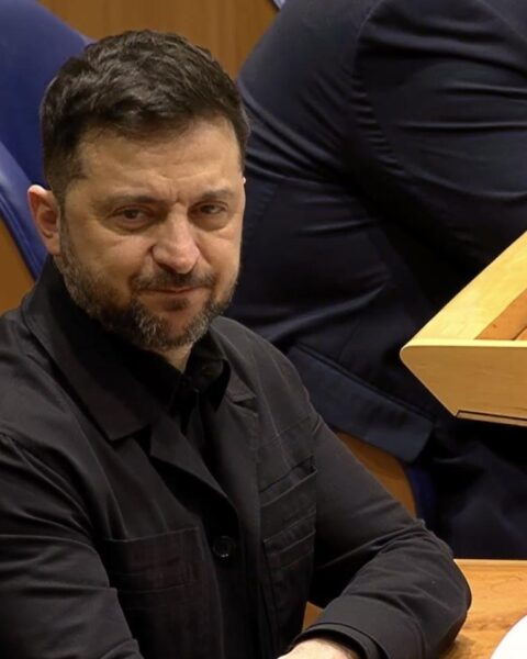 Zelenskyy roept Nederlandse parlementariërs op om sancties tegen Rusland te handhaven