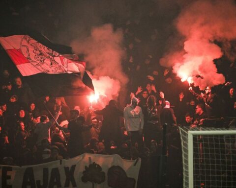 Zieke Ajax-fan mag laatste wens vervullen en is aanwezig bij wedstrijd in lege Johan Cruijff Arena
