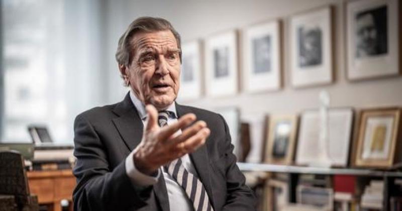 Schröder pleit voor heropening van energiebanden met Rusland ondanks aanhoudende oorlog