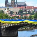 Okamura veroordeelt Oekraïense vlagactie op Karelsbrug en wakkert migratiedebat aan