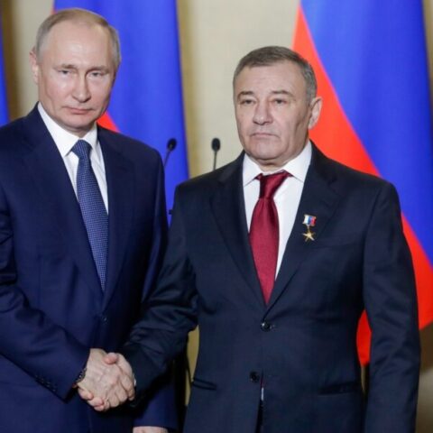 Vertrouweling van Poetin haalt luxe Airbus via omweg Frankrijk binnen