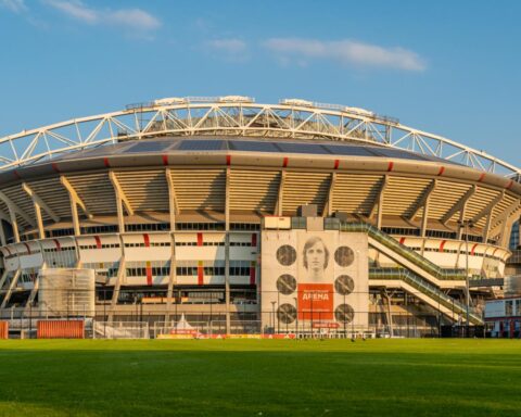 Ajax nomineert vijf nieuwe leden voor de Raad van Toezicht, waaronder de schoonvader van een speler