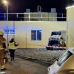 Auto rijdt ziekenhuis Zuyderland in Heerlen binnen, bestuurder gewond