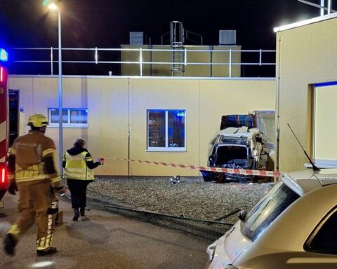 Automobilist verliest leven na botsing met ziekenhuis in Heerlen