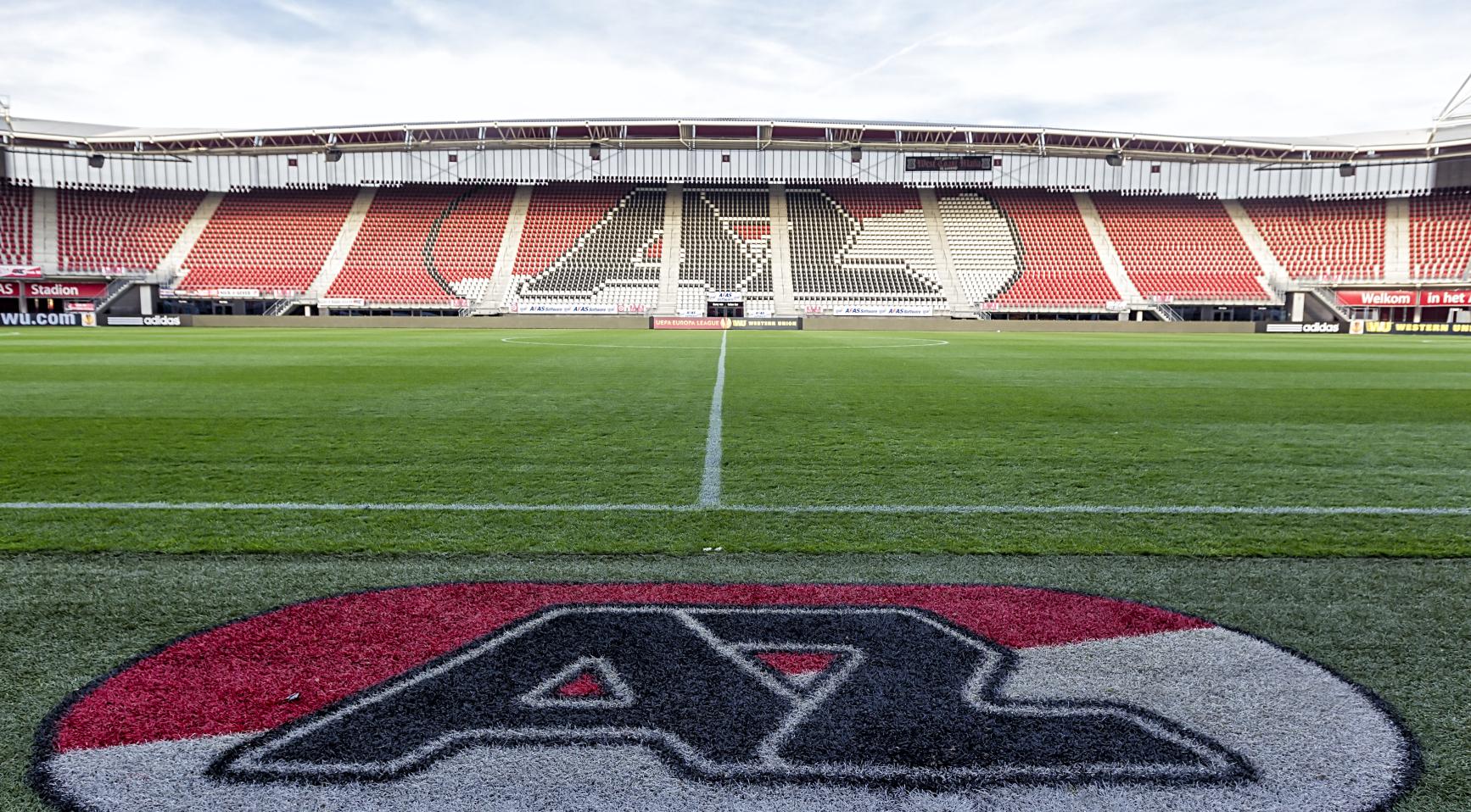 AZ ontslaat Maarten Martens; druk op Robin Van Persie neemt toe na derbyverlies