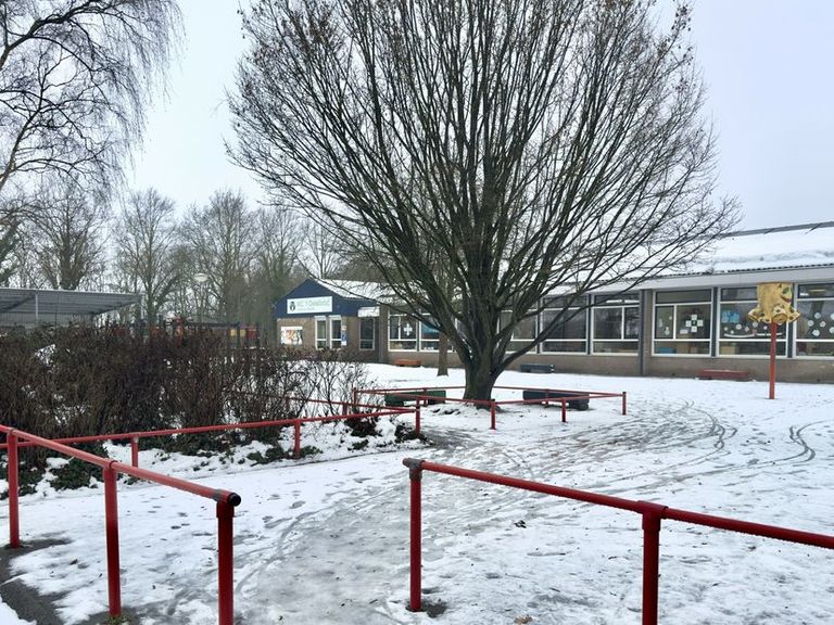 Basisschool 't Oelebröd in Ruinen vandaag weer open na afwezigheid van wolf