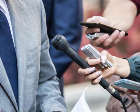 Bedreigingen, geweld en intimidatie: 262 incidenten gemeld tegen journalisten in 2025