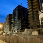 Beperkte financiering voor nieuwe woongebieden terwijl de regering vasthoudt aan bestaande plannen