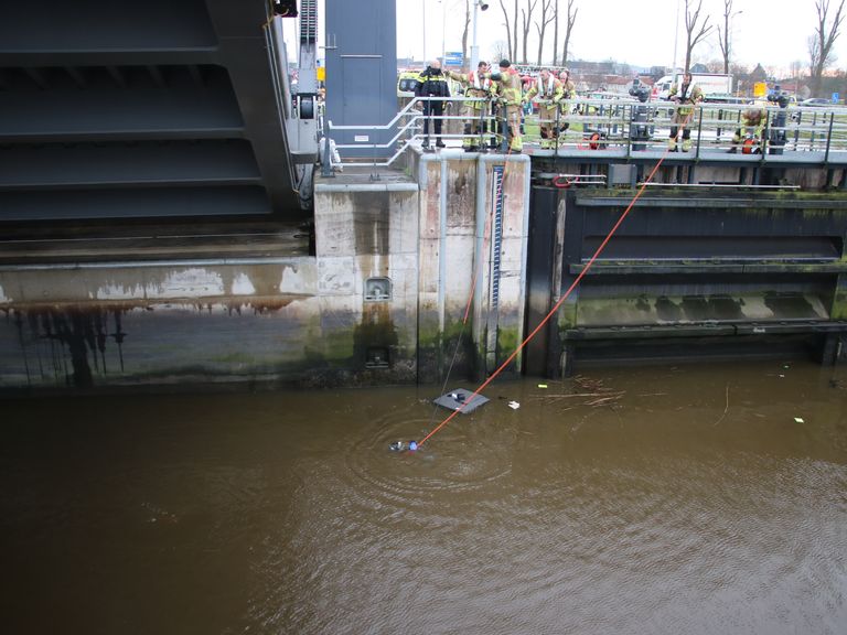Bestuurder van auto die in Gouda te water raakte, overleden na ongeluk