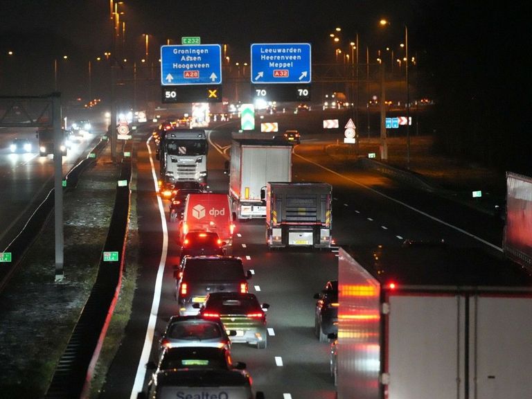 Betonkraken veroorzaken problemen op A28 bij Meppel, rijstrook afgesloten