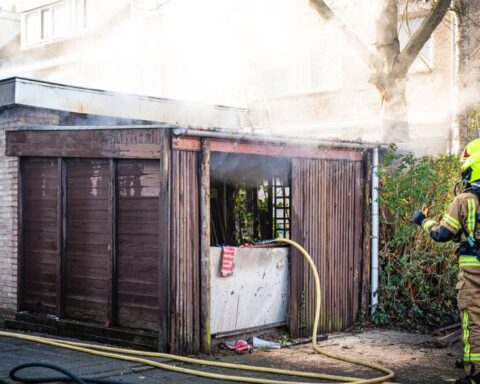 Bewoner van 85 overleden bij schuurbrand in Ridderkerk