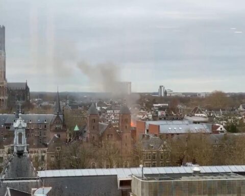 Brand in het centrum van Utrecht onder controle; geen vermiste personen bekend, zoektocht gestart