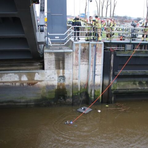 Brug in Gouda opent tijdens het rijden van auto, bestuurster komt om het leven
