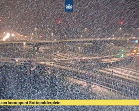 Code geel waarschuwing voor gladde wegen overal, behalve Zeeland; meerdere ongevallen in het noorden