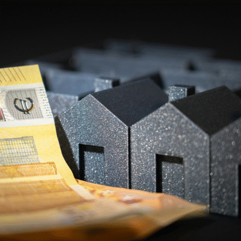 Critici wijzen op financiële tekortkomingen in coalitieakkoord voor woningbouw