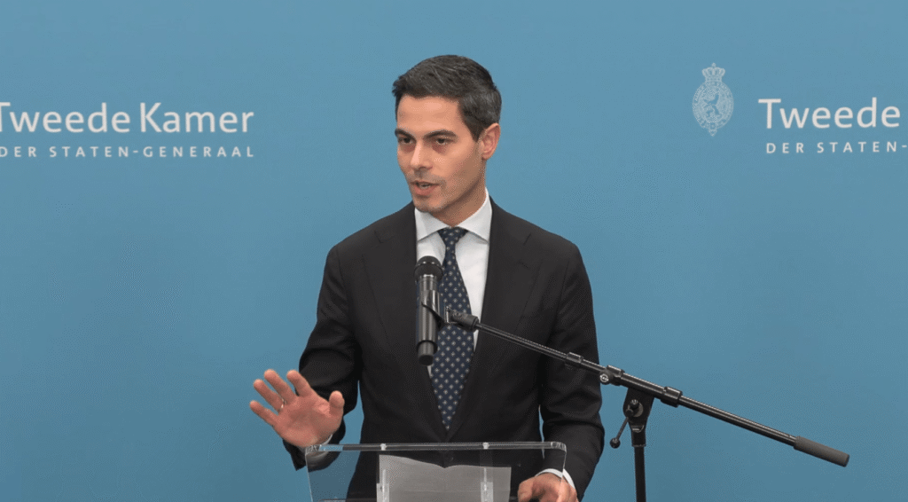 D66, VVD en CDA goedkeuren coalitieakkoord "Aan de slag"