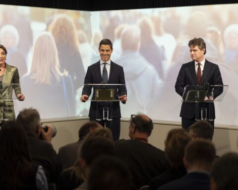 D66, VVD en CDA kondigen drastische bezuinigingen aan om economische crisis te voorkomen