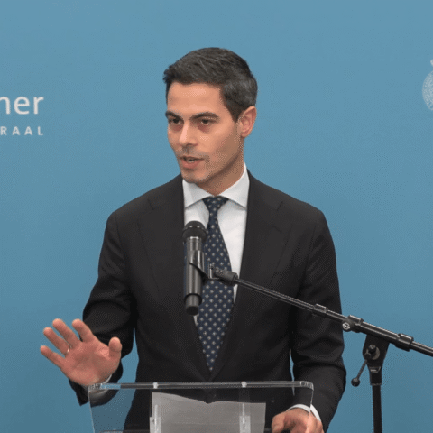 D66, VVD en CDA maken aanzienlijke vorderingen in financiële afspraken na nachtelijke besprekingen