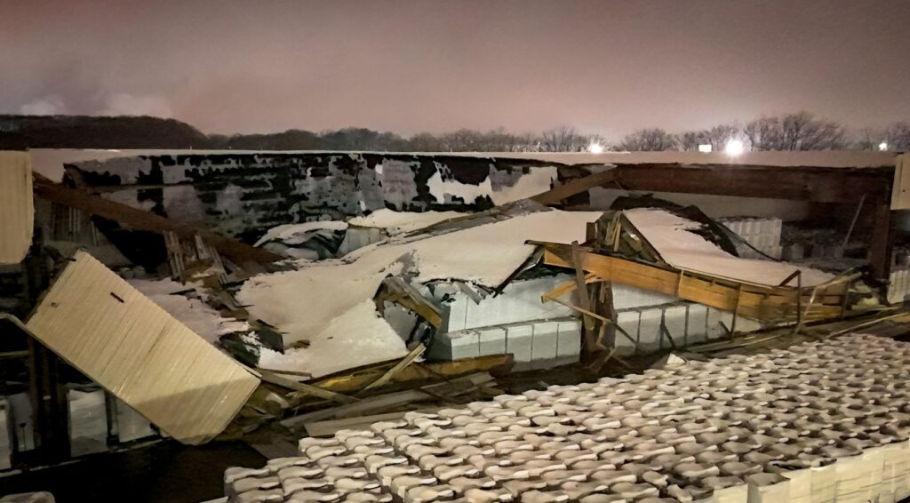 Dak van 30.000 m2 gebouw valt in Tilburg in, waarschijnlijk door sneeuwbelasting