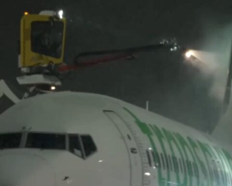 De-icing operaties in gevaar op Schiphol: 585 vluchten geannuleerd, 325 vertraagd