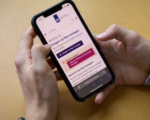 Dienst Toeslagen verstrekt opzettelijk geen informatie aan slachtoffers van toeslagenaffaire