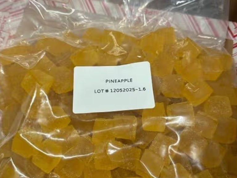 Douane Schiphol onderschept meer dan 3000 kilo winegums en honing met THC