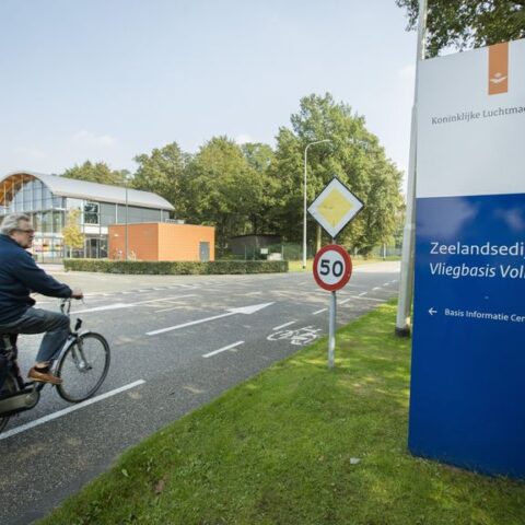 Drone in beslag genomen bij vliegbasis Volkel, bestuurder wordt onderzocht