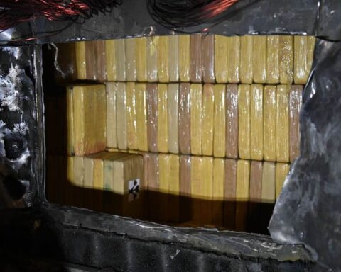 Enorme drugsvangst in Rotterdam: bijna 5000 kilo cocaïne ontdekt in magneten uit Ecuador