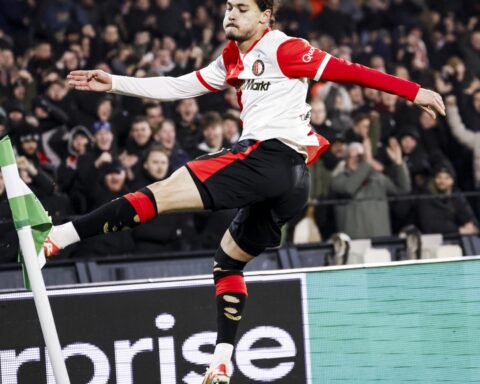 Feyenoord houdt UEFA Europa League hoop levend met 3-0 overwinning op Sturm Graz
