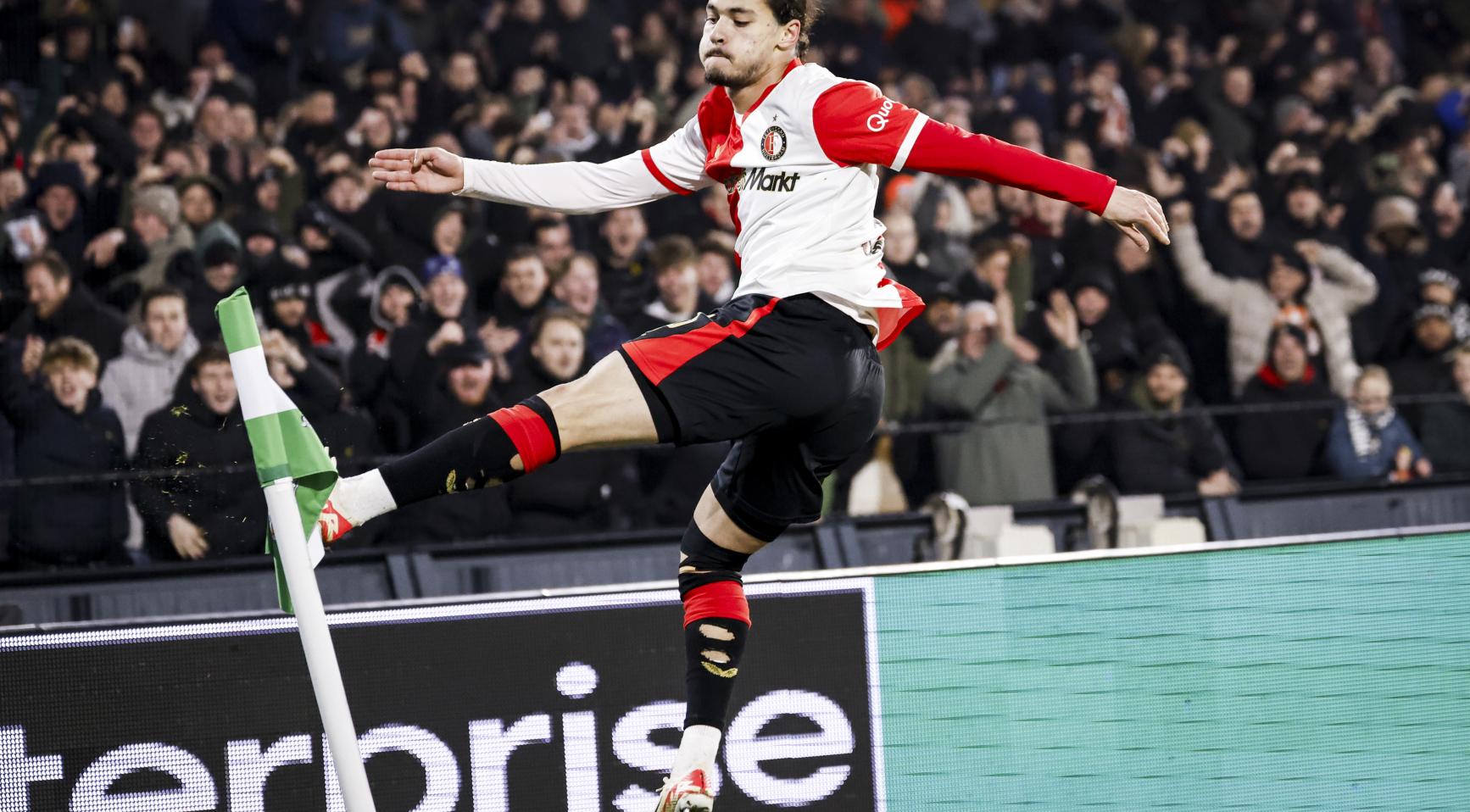 Feyenoord houdt UEFA Europa League hoop levend met 3-0 overwinning op Sturm Graz