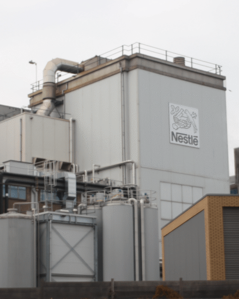 Frankrijk onderzoekt twee babysterfgevallen in verband met Nestlé; mogelijk geproduceerd in Nederland