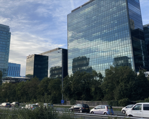 Gemeente Amsterdam past kantorenbeleid aan om leegstand en veranderende werkstructuren aan te pakken