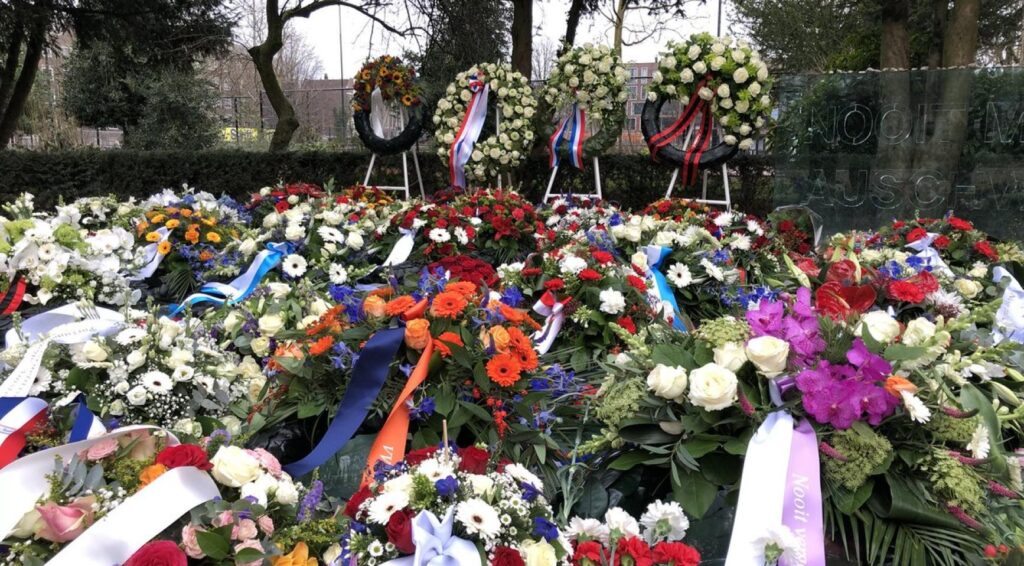 Honderden verzameld in Amsterdam ter herdenking van 81 jaar sinds de bevrijding van Auschwitz