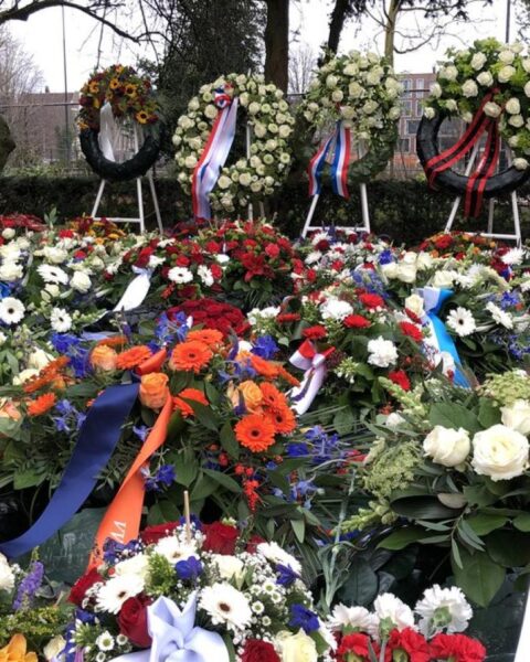Honderden verzameld in Amsterdam ter herdenking van 81 jaar sinds de bevrijding van Auschwitz