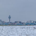 Honderden vluchten vanaf Schiphol vertraagd of geannuleerd door sneeuwval