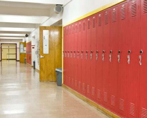 Hoofddorpse school discrimineerde moslimstudent over gebed, constateert mensenrechteninstelling