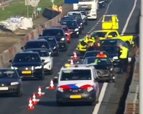 IJsachtige wegen veroorzaken meerdere auto-ongelukken in Groningen, Drenthe, Friesland