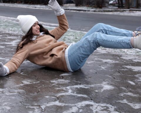 IJswegen leiden tot honderden ziekenhuisopnames met botbreuken, vooral onder ouderen