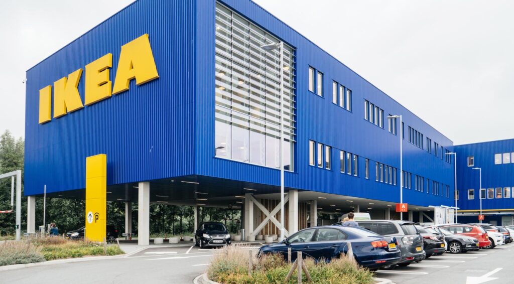 IKEA-winkels in Utrecht, Groningen en Breda gesloten op donderdag vanwege sneeuw op platte daken